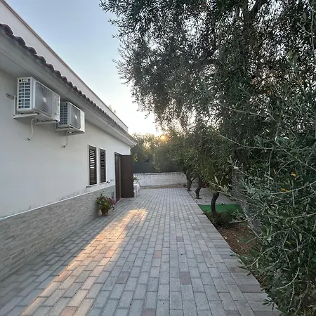 בית הארחה Al Centro Baia *